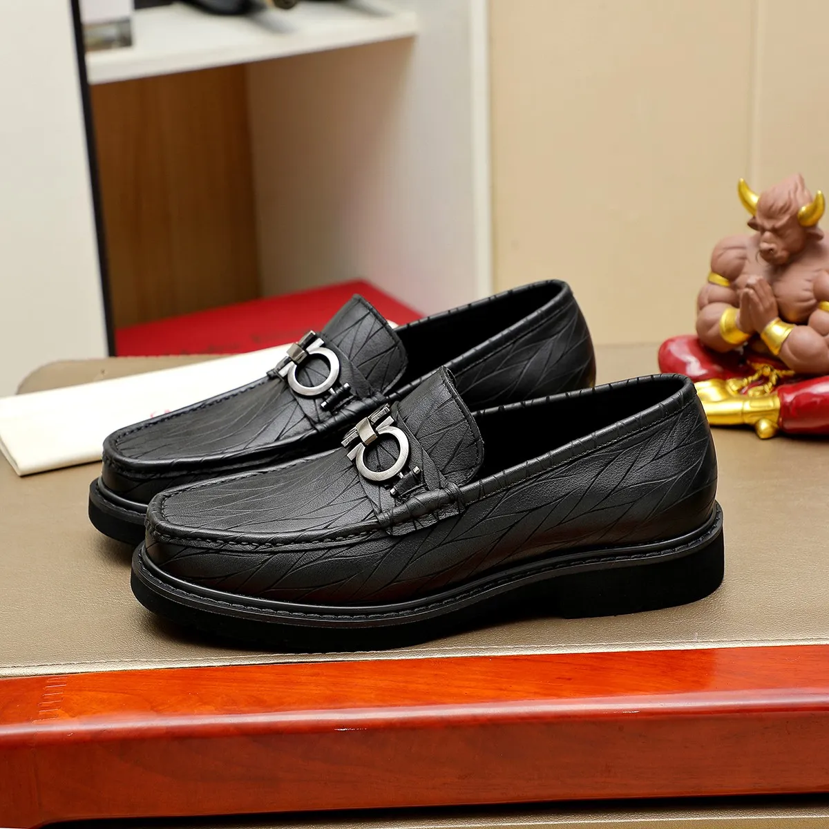 Men's shoes 💰500 Ferragamo [Ferragamo] top imported suit men's shoes 💯Original copy of the official website, product materials: selected imported embossed calfskin + luxury hardware buckle accessories ~ imported water-dyed cow 🐂 leather lining. Strong three-dimensional visual effect, original combination outsole, multiple colors available😘 Size: 38-44 (.45.46. Customized)